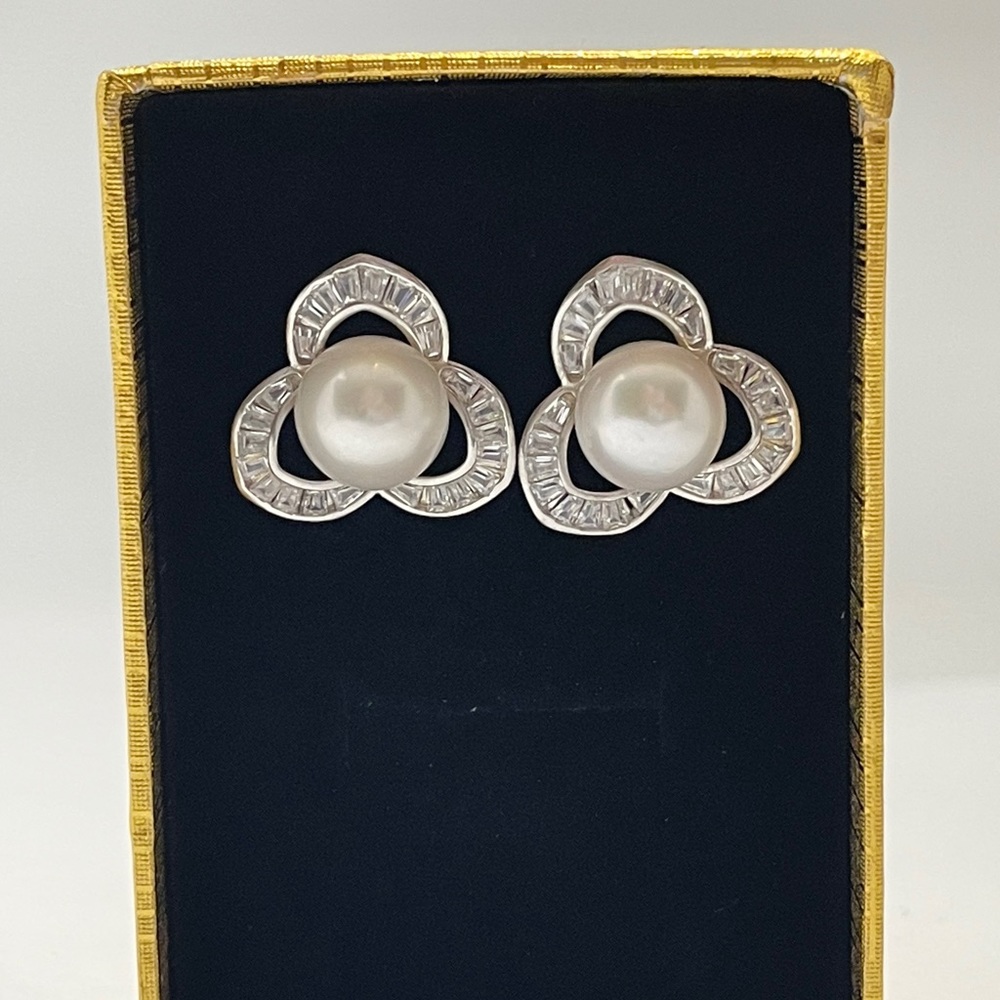 Authentic Freshwater pearl flower stud earrings